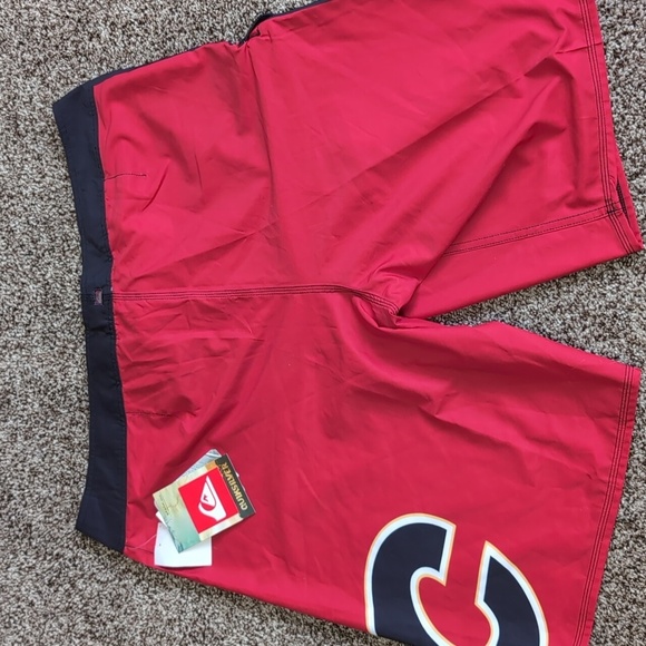 Quiksilver NHL Calgary Flames Board Shorts Men's Size 38 NEW - Picture 1 of 6